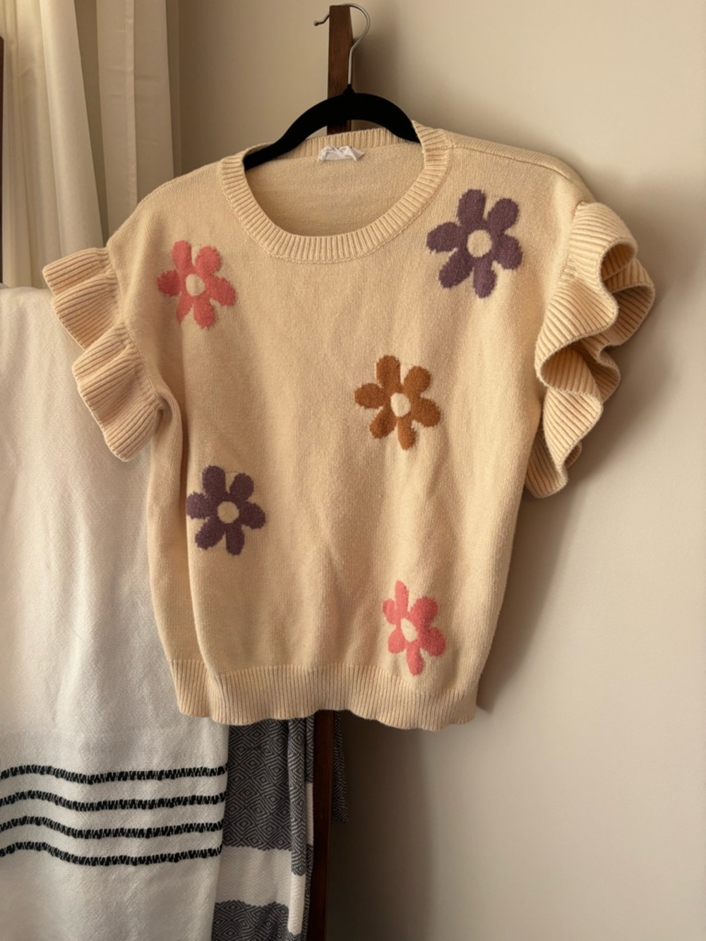 Cream Floral Ruffle-Sleeve Sweater Top by